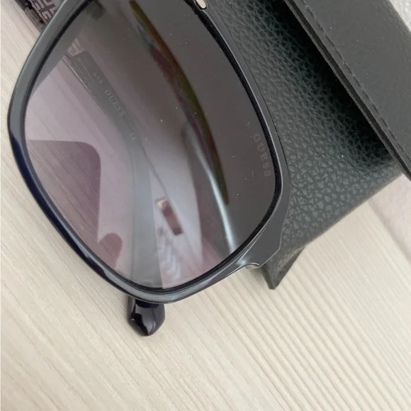 Men’s sunglasses Guess brand